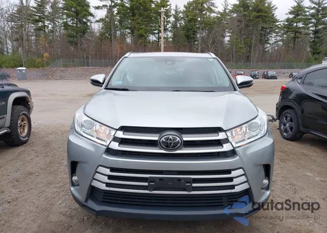 2018 Toyota Highlander Xle z USA, uszkodzony, nr VIN 5TDJZRFH5JS559571